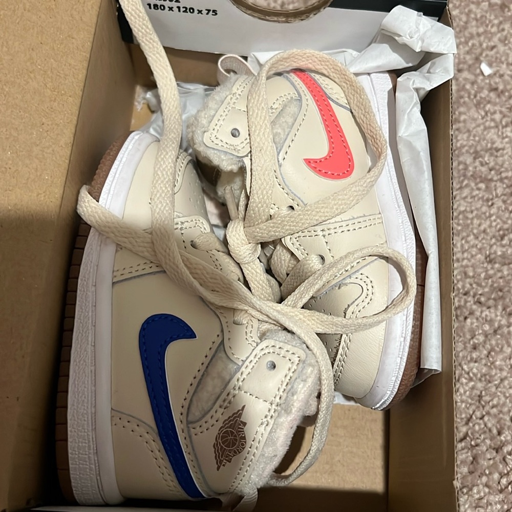 Jordan one fur inside